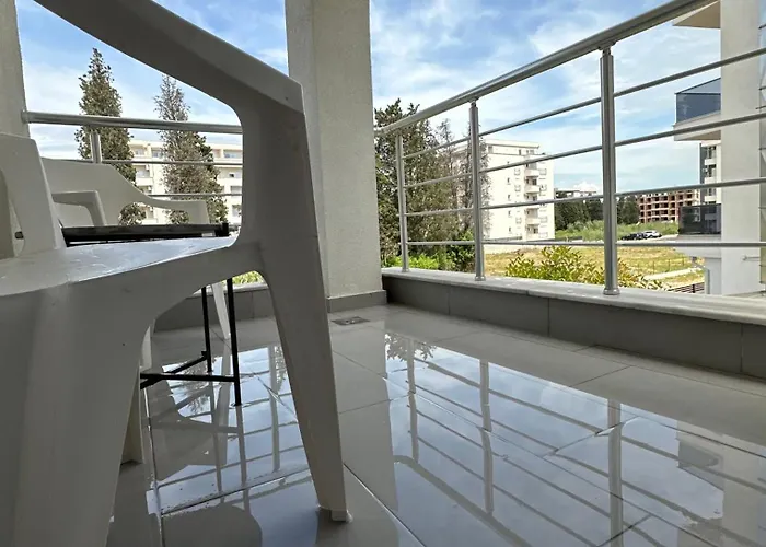 Long Beach Apartment